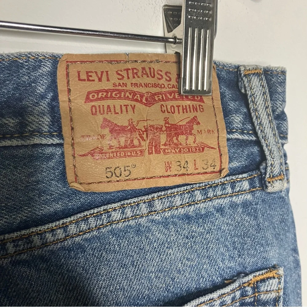 Levi’s‎ straight fit 505 jeans distressed destroyed men’s size 34 x 34 casual